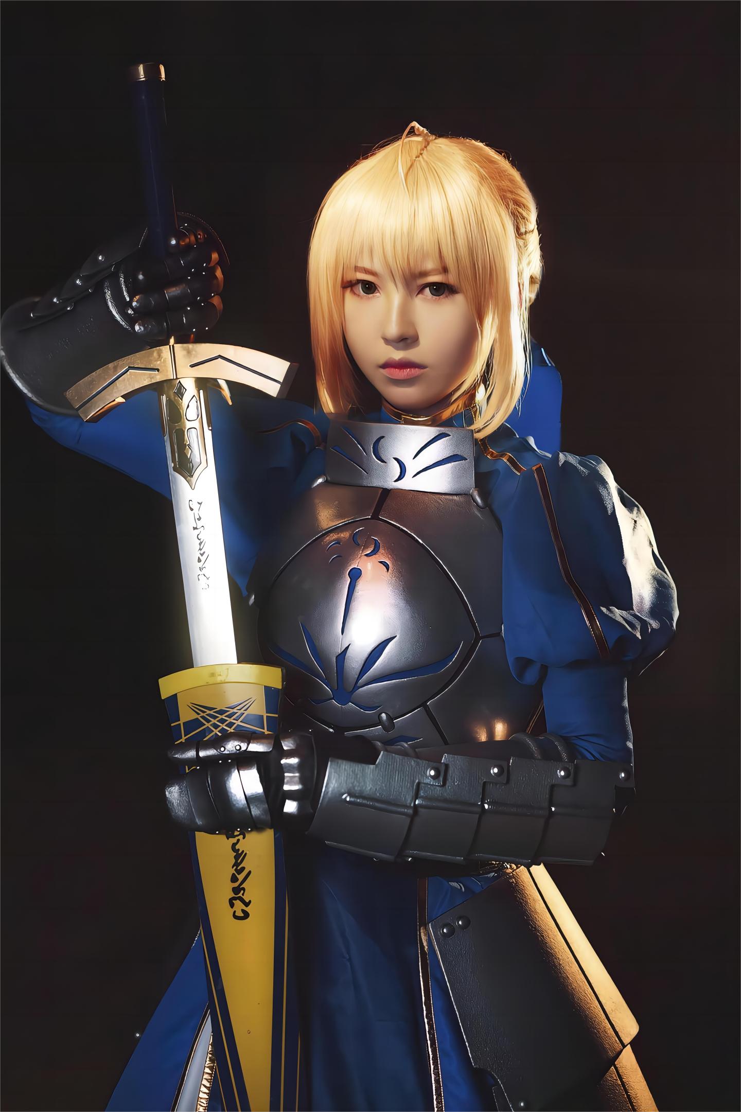 《方舟指令》cosplay独自守候在遗落之地，美丽而孤独的掌灯人
