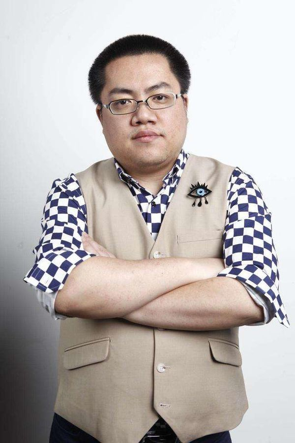 比赛,本次活动更是邀请到了十位暴雪大咖前来助阵,并分别加入由孙一峰