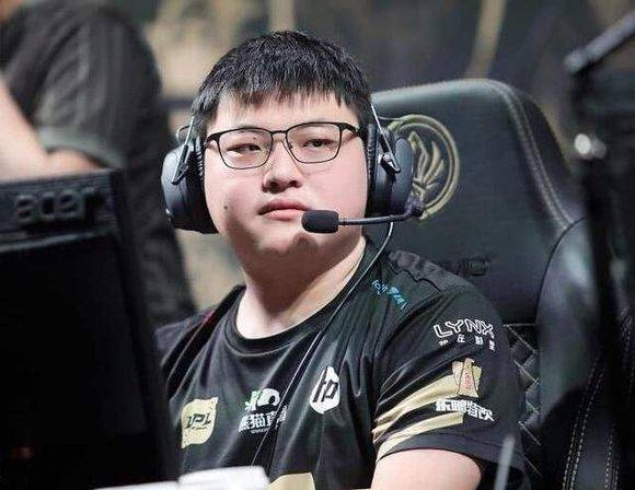 乐言得到神的认可了uzi大赞长得帅游戏打得好跟我一样