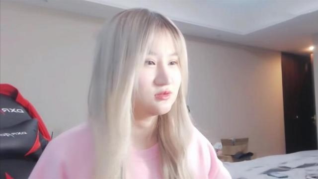 梦嫂直播发福利被官方制裁梦泪前来捧场网友兮兮真苗条