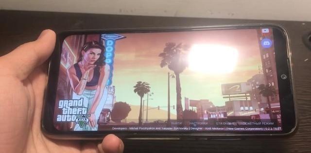 外国小伙实测gta5手机版做得还挺像样渣机玩家的噩梦