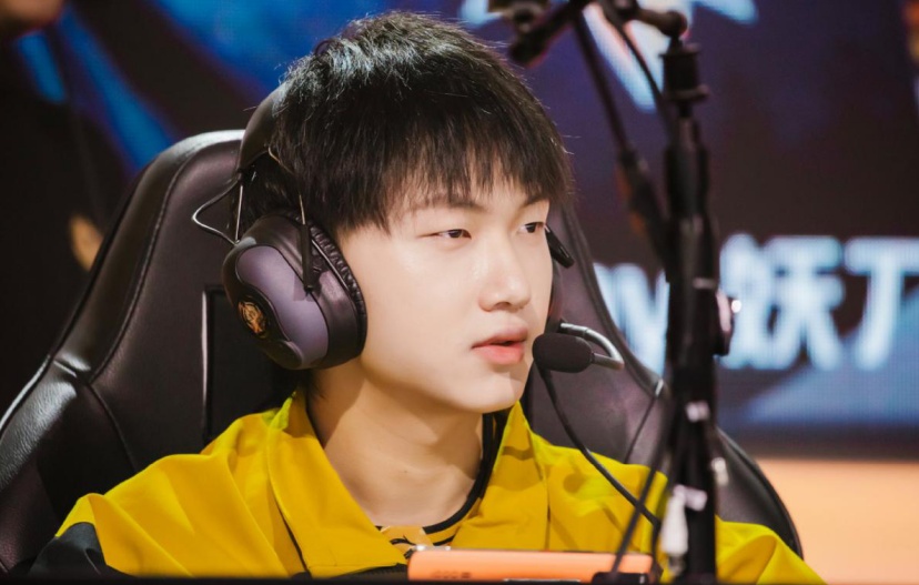 沙龙会电竞kpl人物志fly飞牛能屈能伸在艰苦中成长起来