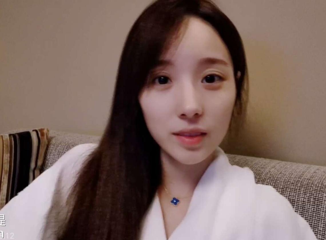 影帝级表演旭旭宝宝参加活动女主播当场激动到晕倒