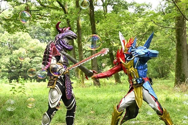 假面骑士圣刃尖刺刺猬形态详解三骑专属攻防一体临时外挂