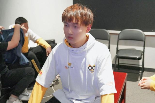 王者荣耀ag超玩会六点六度过26岁生日这些老将还能走多远呢