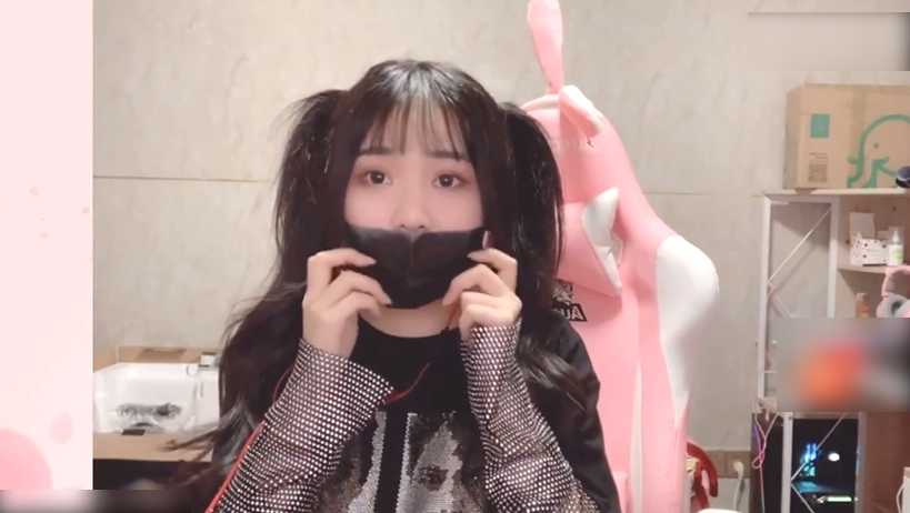 小团团露脸直播后呆妹儿准备认输了宣布6月份将淡出直播圈