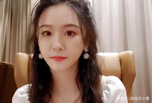 斗鱼一姐阿冷畅谈恋爱观自称经常和粉丝亲密互动并不需要男朋友