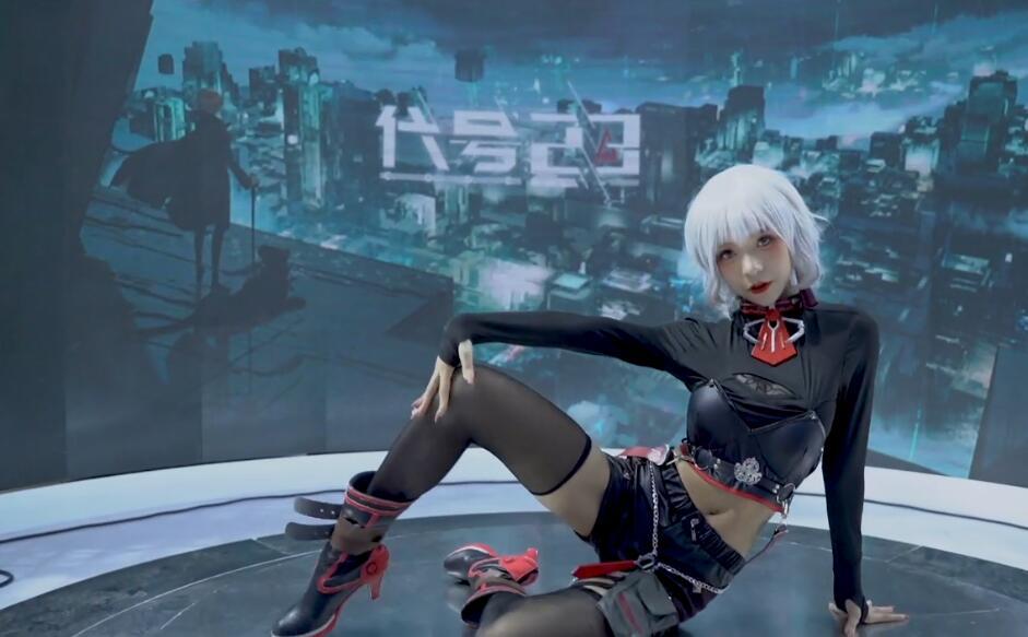 除此之外,在《代号:23》手游的展馆还有不少高颜值好看的coser们的