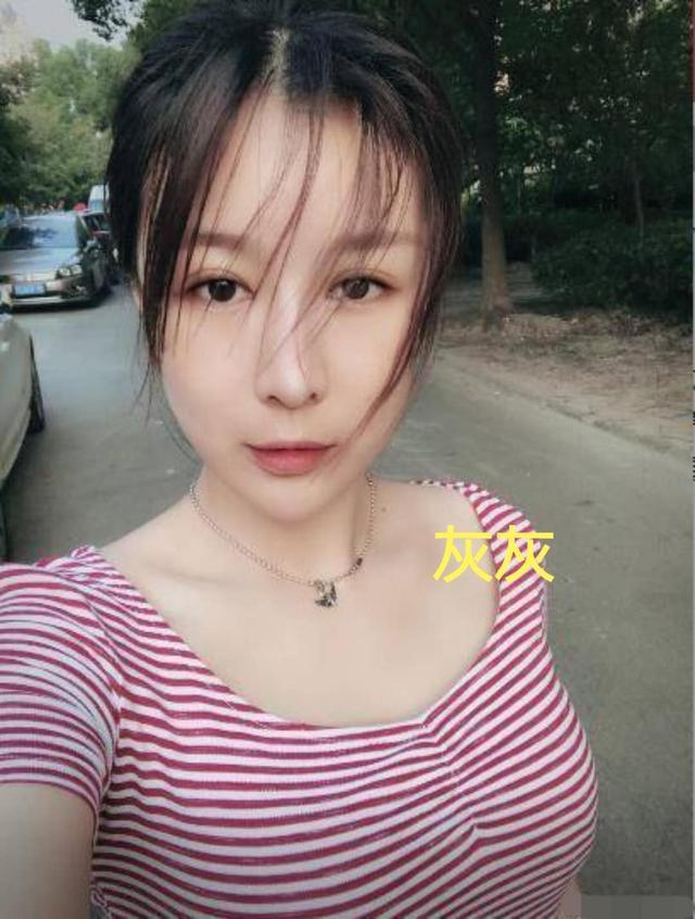 张大仙前女友灰灰全网找工作,分手所获财产败光,只好微博蹭热度