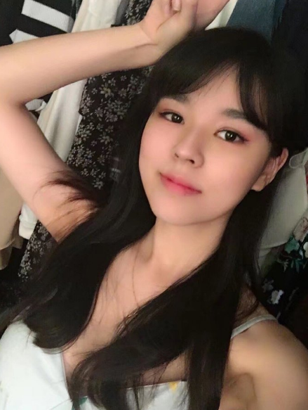 沫子为老板鹿晗站台cf明星赛看到火线妹身旁的沫子身高暴露了