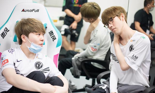 IG 出现人传人，Rookie 决定练习寒冰，Puff 被迫学奥恩