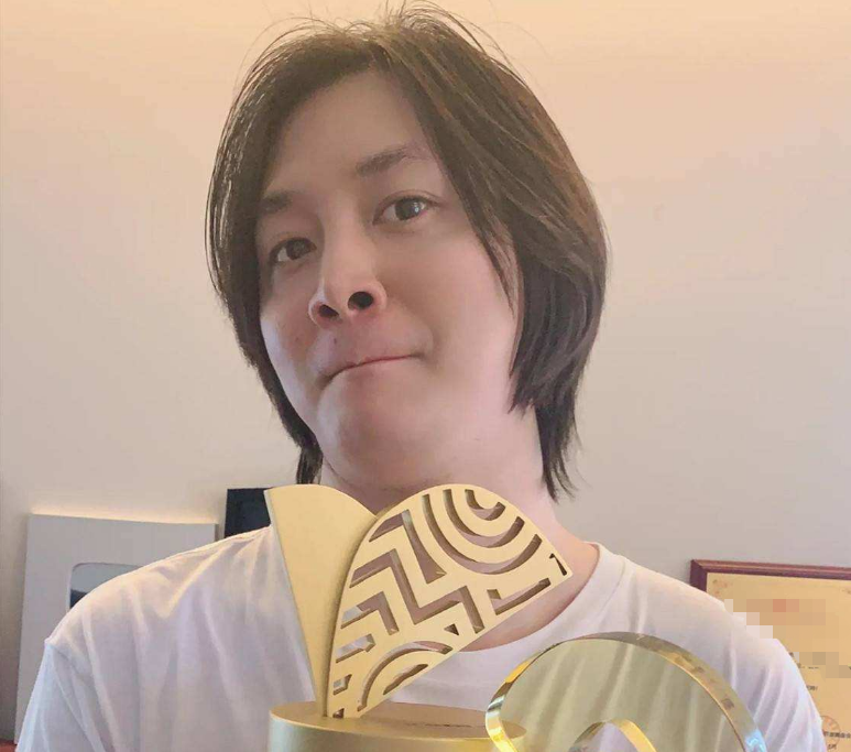 的时候还被无数网友质疑,认为张大仙只是一位主播,现在还要来兼职主持