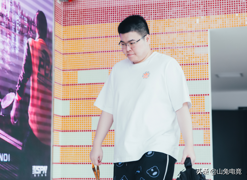 绝地求生4am王欣开无敌飞出米拉玛发现了蓝洞的设计秘密