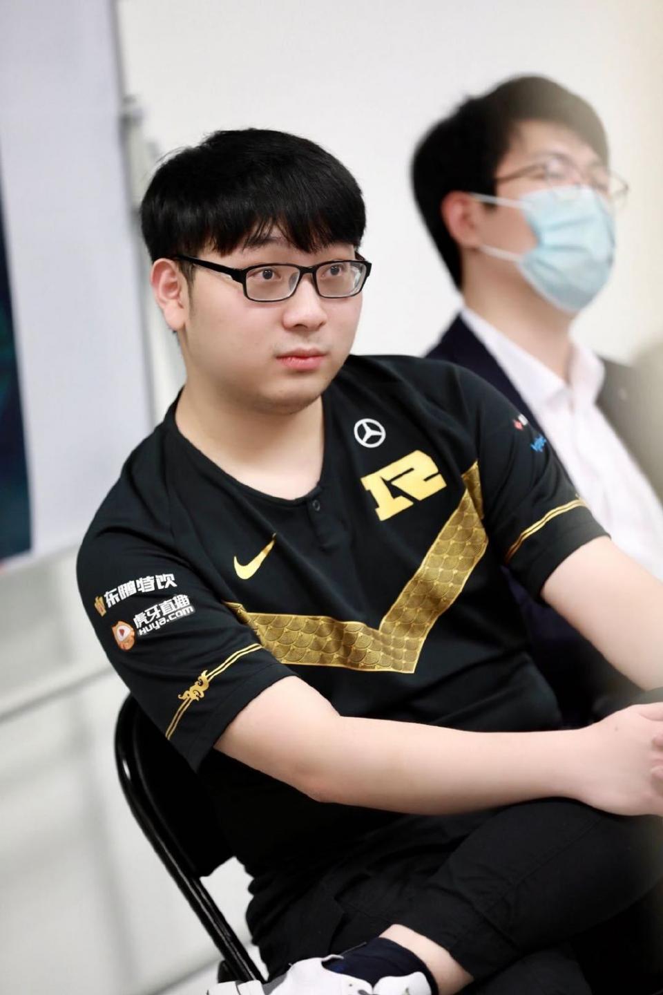 rng上野恭送小虎退役gala泪目局rng无缘季后赛粉丝开喷