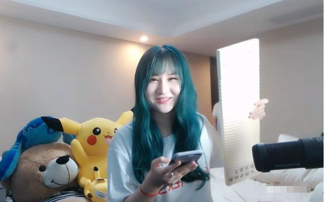uzi送女友香奈儿doinb反问小幽要红包梦泪被兮兮罚跪