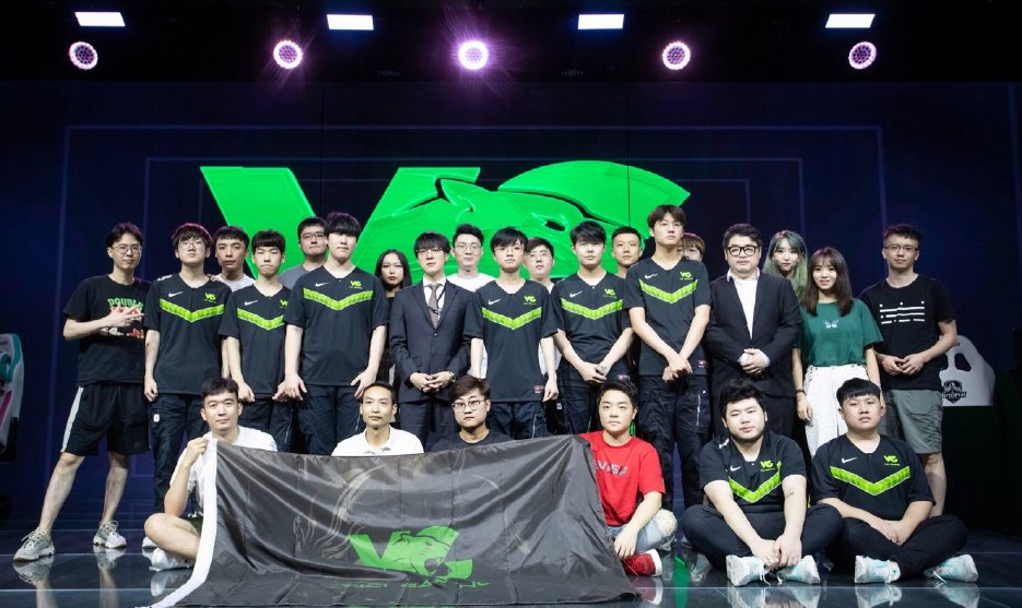 vg上单"追星成功",放出和theshy合照,晒老师"三弟子"成了?