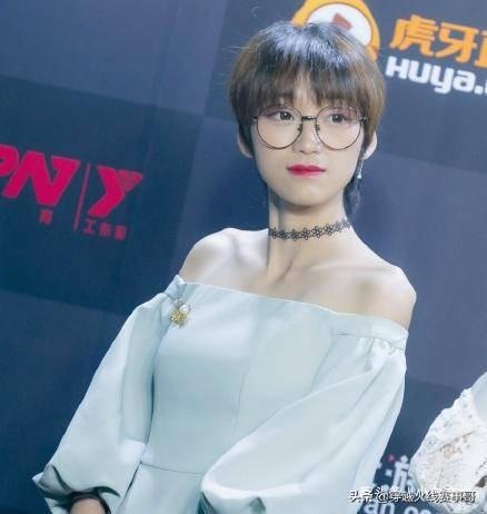 【传情:火线小精灵,职业经理人】关于传情小小这位火线美眉,可谓多才