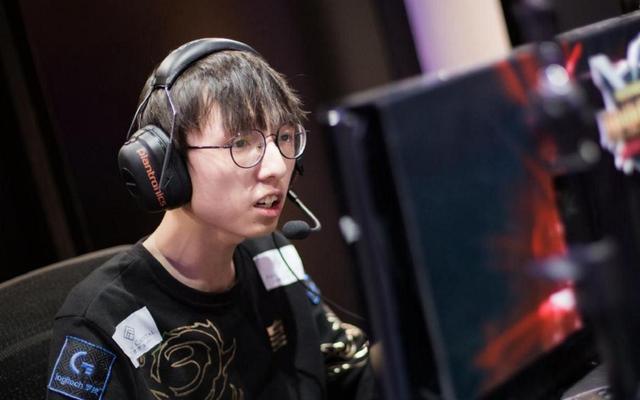 lol小天condi附身连抢mlxg三条龙香锅不愧是冠军打野