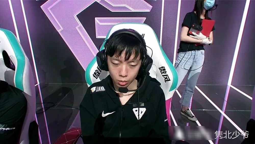 omg不敌edg成积分榜倒数第一,官博赛后惨遭爆破:骇客退役解散吧