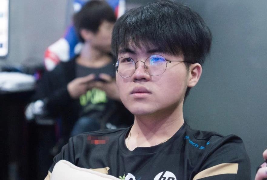 rng亲手扼杀s10希望后姿态当场气炸报备训练赛该复出了