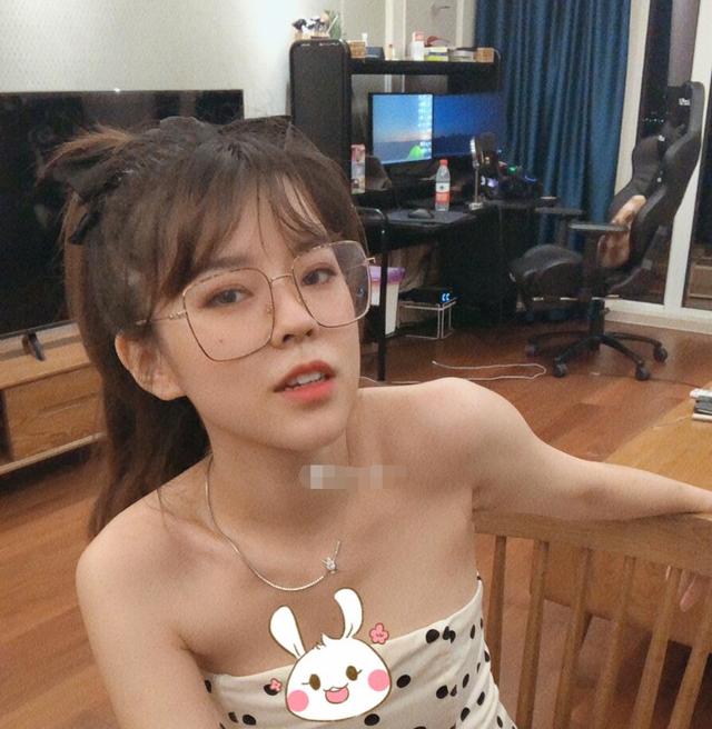 我们都知道,现在无论是沫子,小团团和呆妹儿这类"一姐"级别的吃鸡女